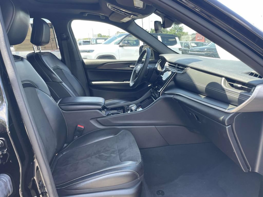 Used 2023 Jeep Grand Cherokee L Laredo AWD/4WD image 15