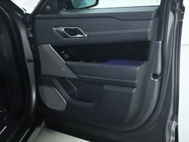Used 2019 Land Rover Range Rover Velar R-Dynamic SE AWD/4WD image 36