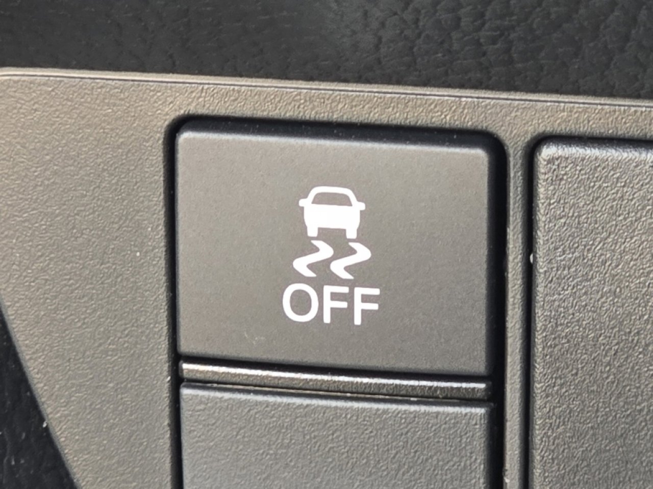 Certified 2025 Honda HR-V Sport image 9