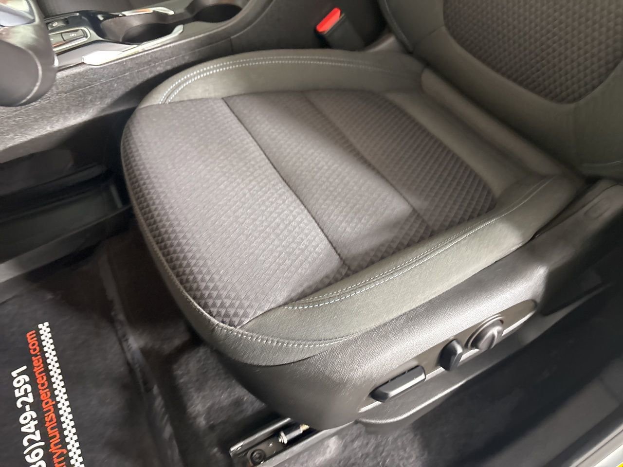 Used 2022 Chevrolet Bolt EUV LT w/ Comfort Package image 9