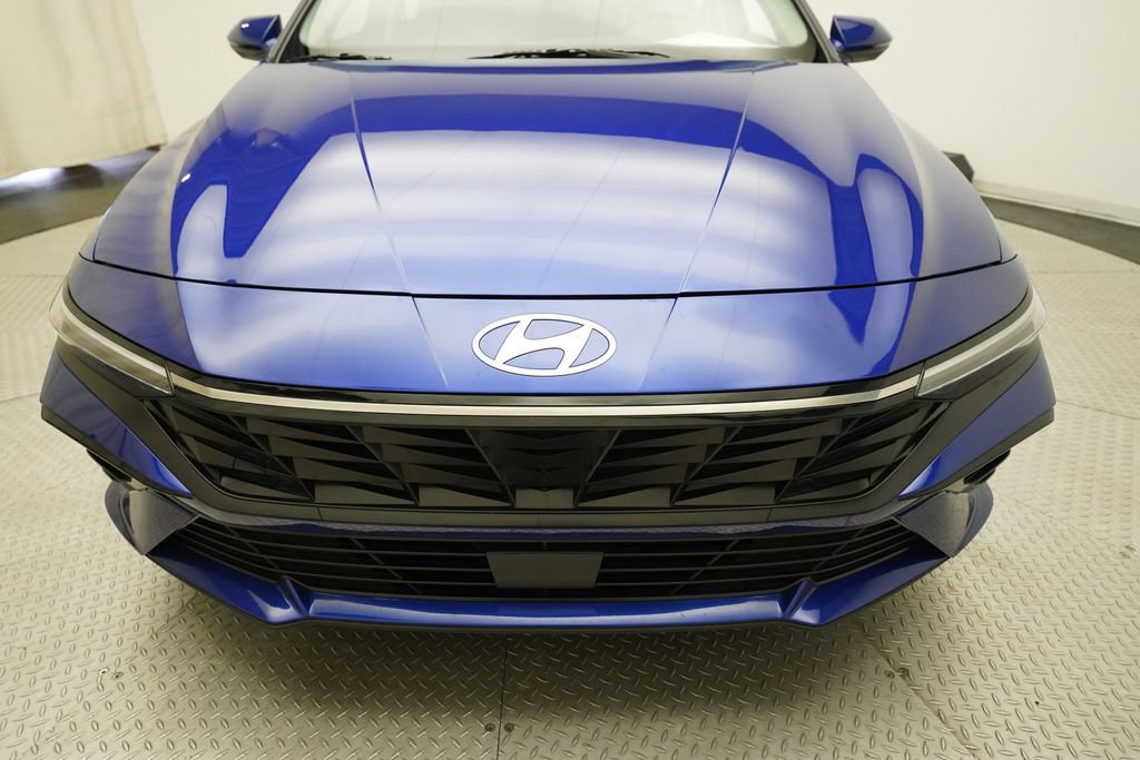 Used 2025 Hyundai Elantra Limited image 21