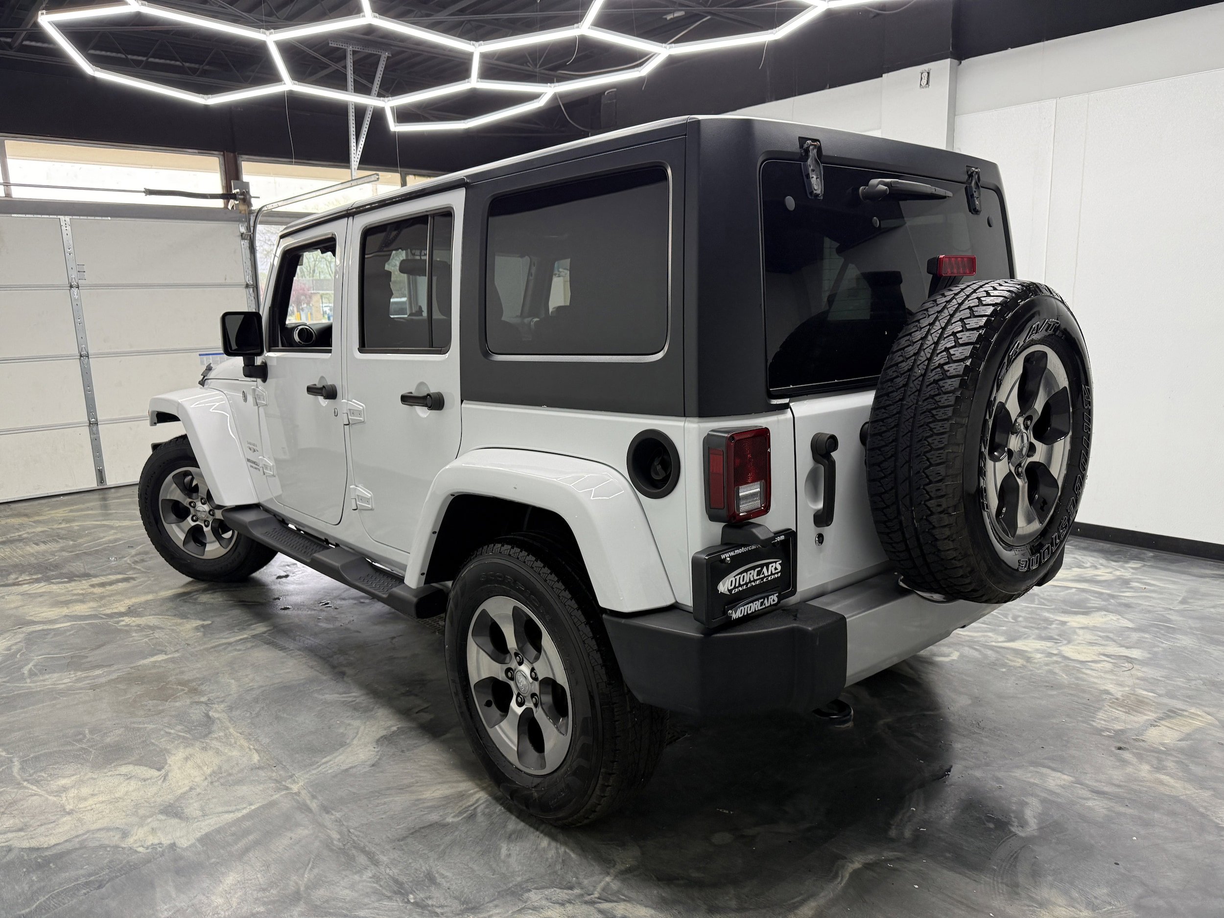 Used 2017 Jeep Wrangler Unlimited Sahara w/ Max Tow Package AWD/4WD image 3