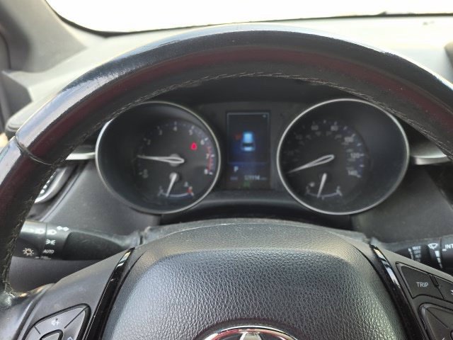 Used 2018 Toyota C-HR XLE FWD image 16