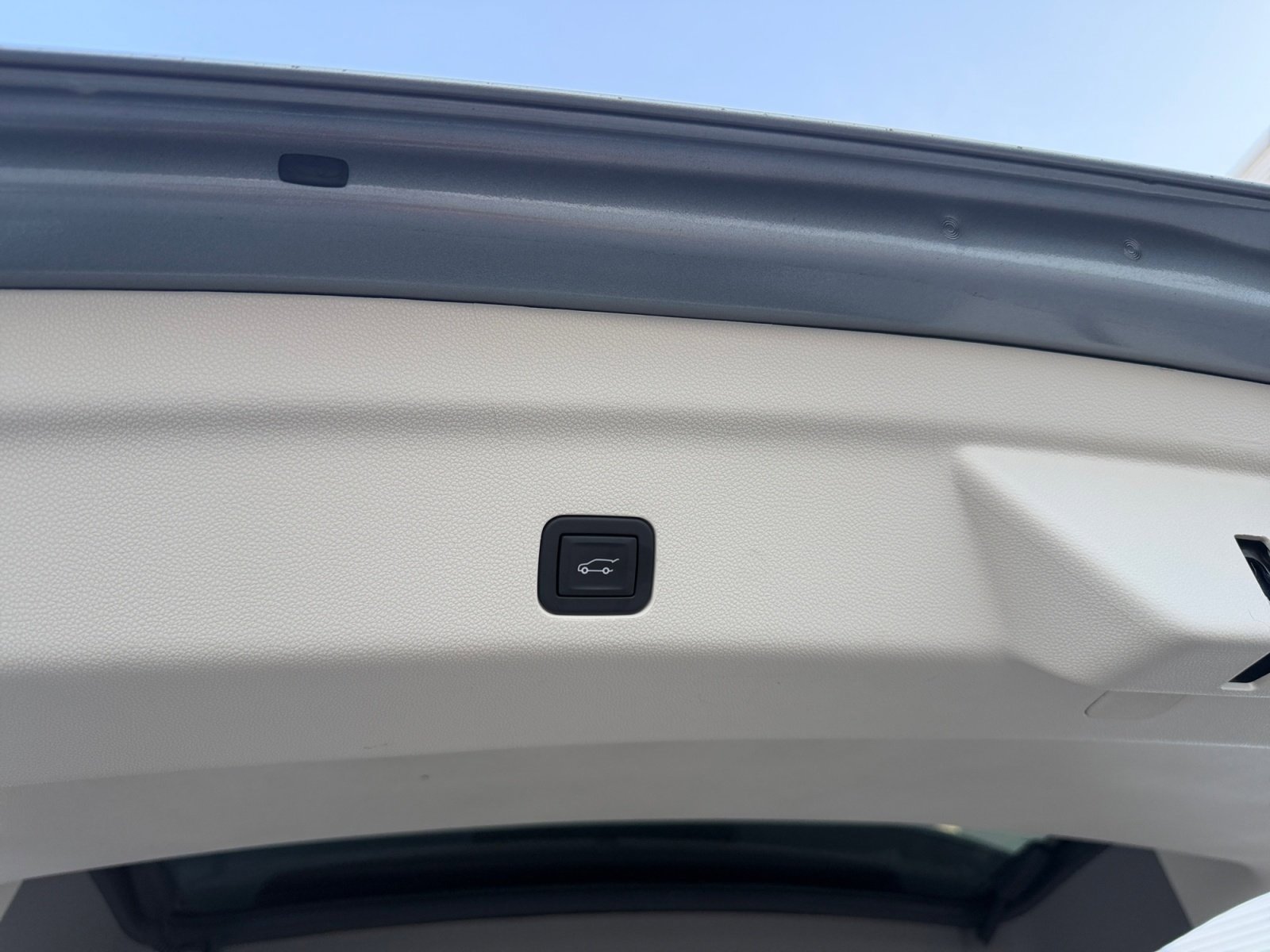 Used 2024 Cadillac Escalade Premium Luxury Platinum image 30