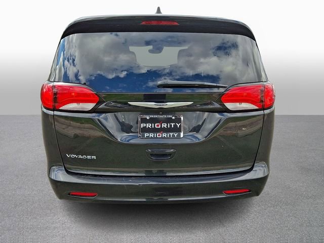 Used 2023 Chrysler Voyager LX image 5