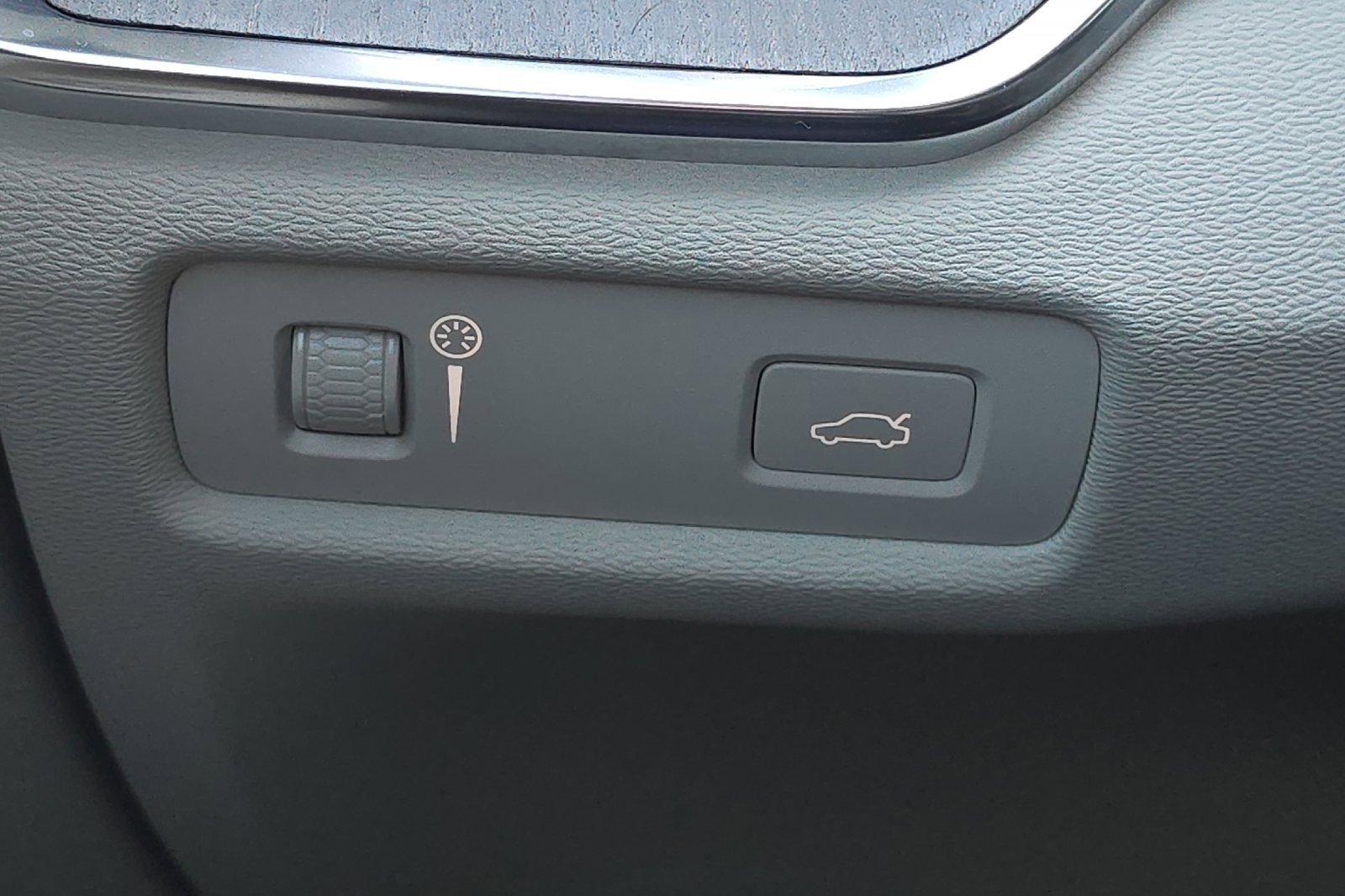 Used 2022 Volvo V60 T5 Cross Country w/ Advanced Package image 29