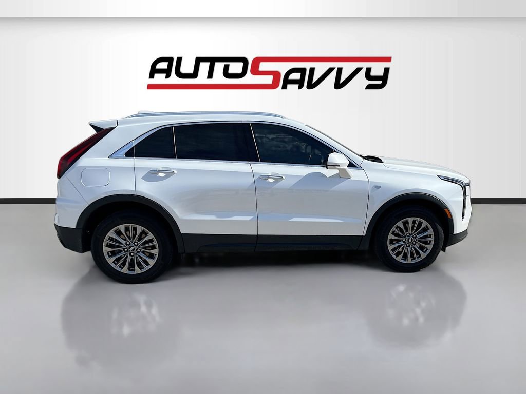 Used 2024 Cadillac XT4 Premium Luxury w/ Cold Weather Package FWD image 8