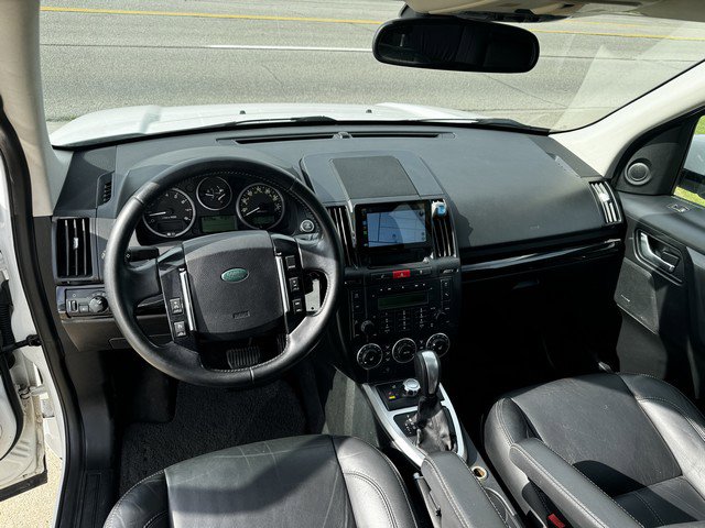 Used 2011 Land Rover LR2 HSE image 11