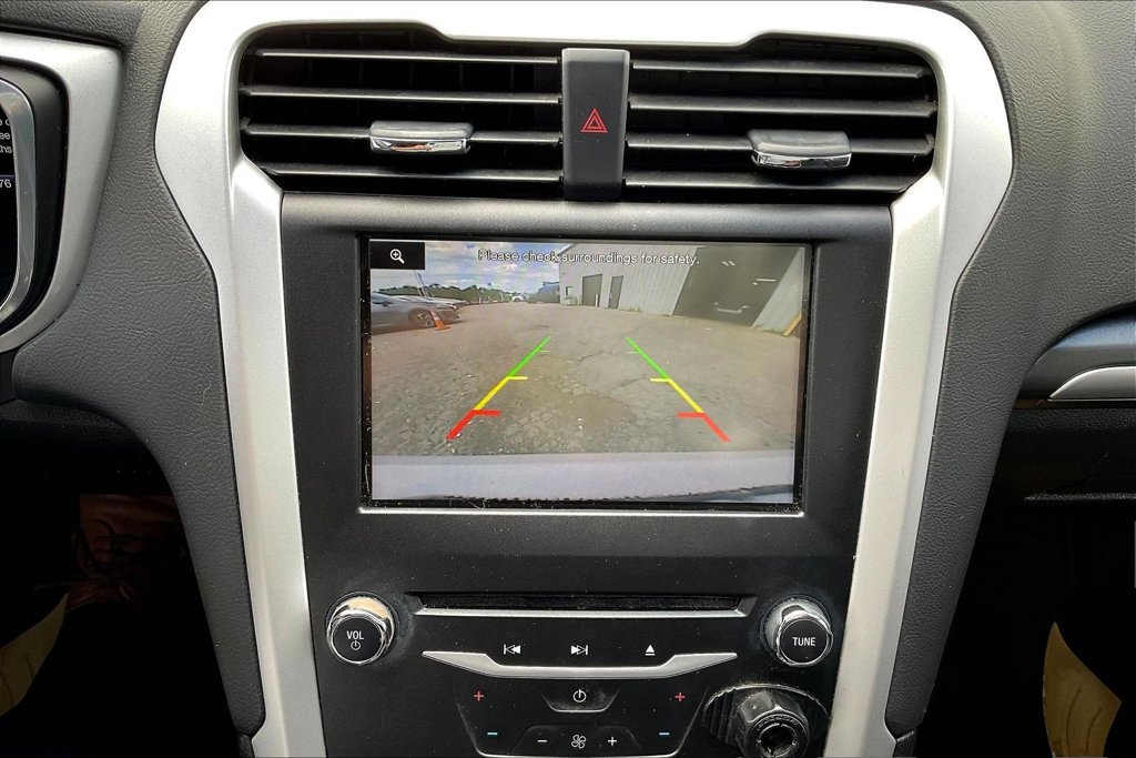 Used 2015 Ford Fusion SE FWD image 14