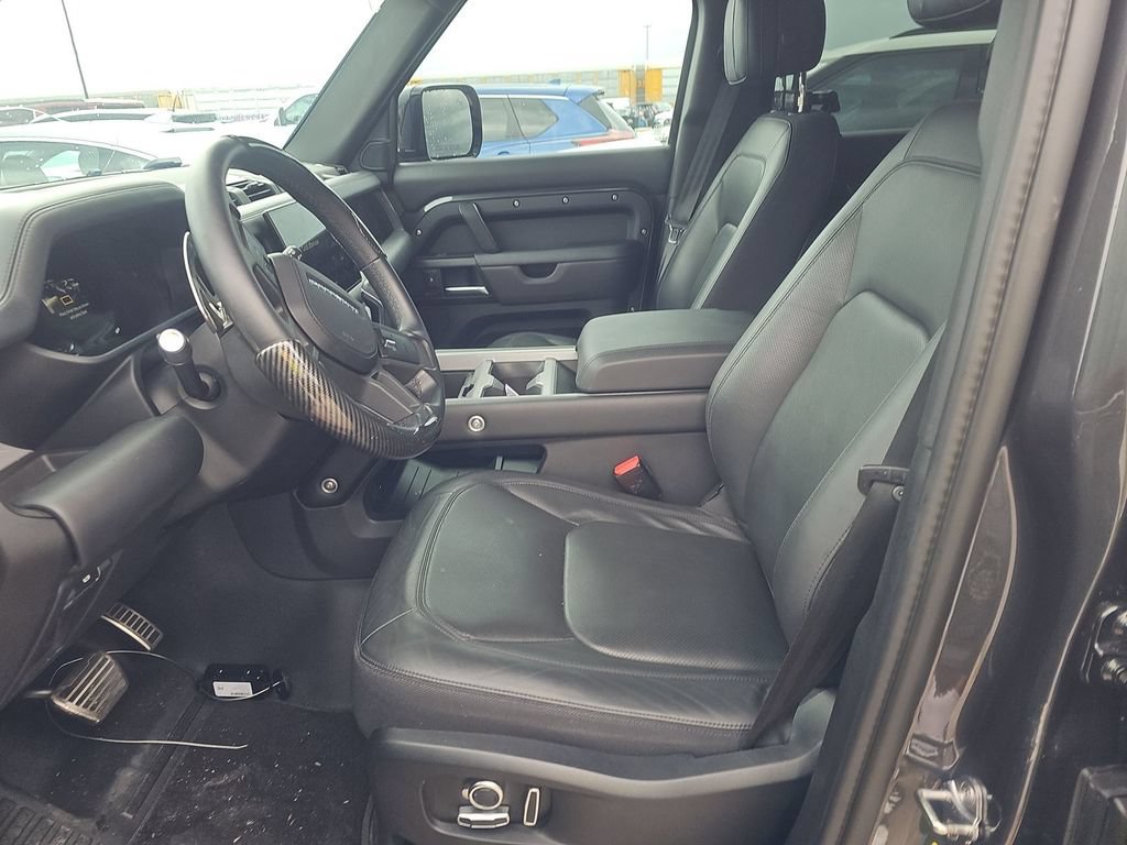 Used 2025 Land Rover Defender 130 V8 AWD/4WD image 5
