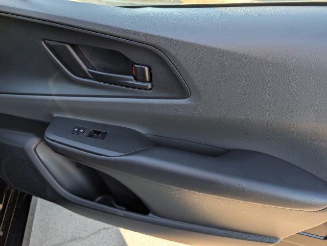 Used 2025 Toyota Prius LE FWD image 32
