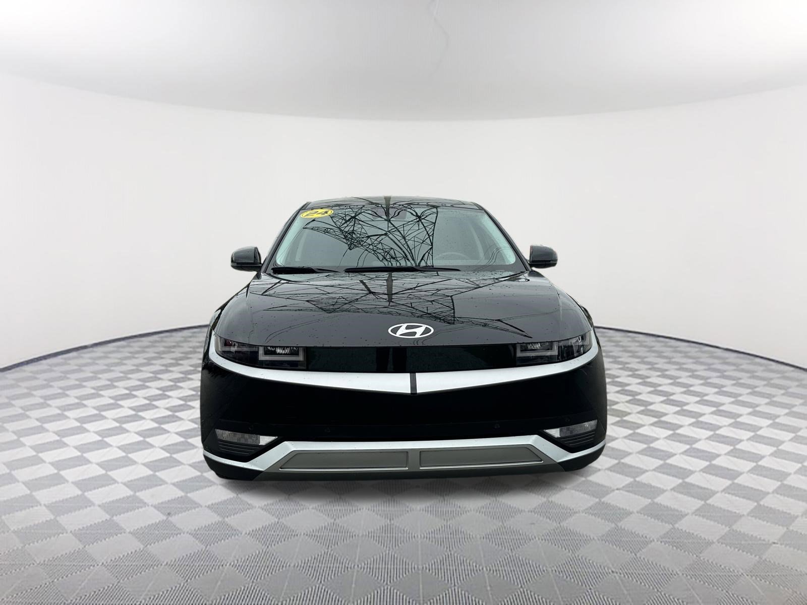 Used 2024 Hyundai Ioniq 5 SEL image 2