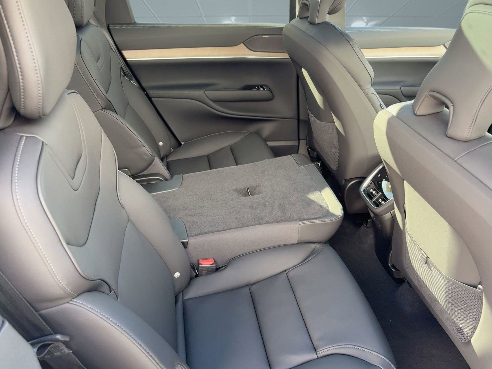 New 2025 Volvo EX90 Plus AWD/4WD image 29