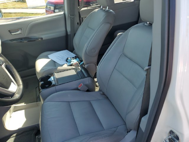 Used 2015 Toyota Sienna XLE w/ XLE Navigation Package FWD image 16