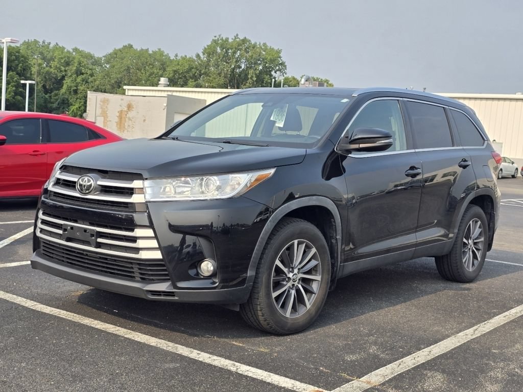 Used 2019 Toyota Highlander XLE FWD image 4