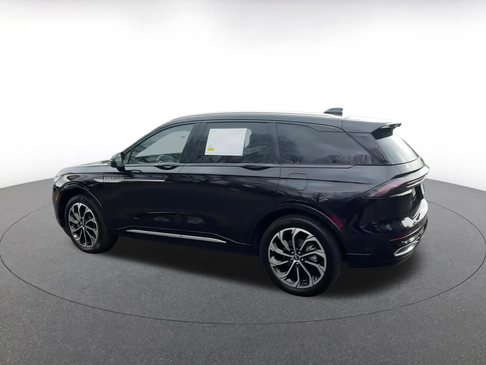 Used 2024 Lincoln Nautilus Reserve image 11