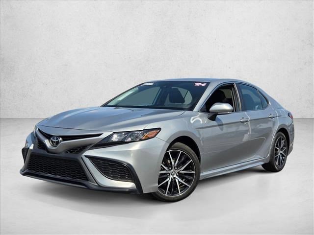 Used 2024 Toyota Camry SE image 1