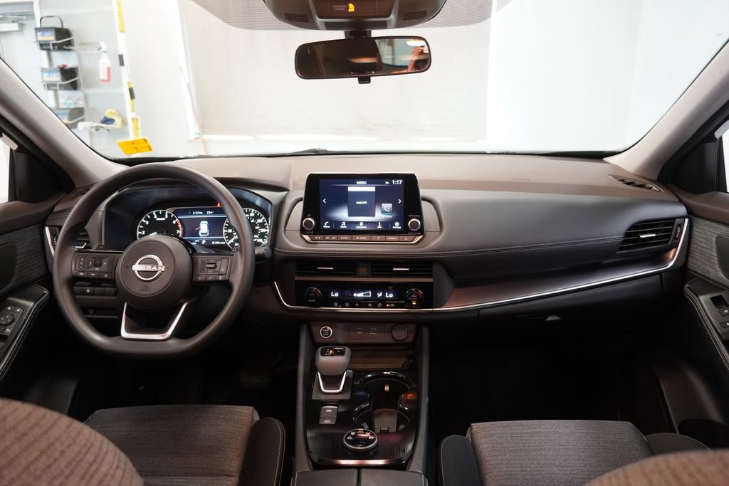 Used 2023 Nissan Rogue SV AWD/4WD image 18
