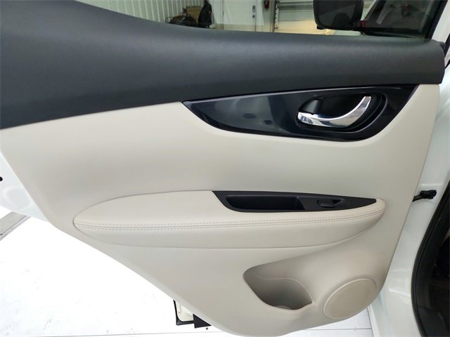 Used 2018 Nissan Rogue Sport SL image 32