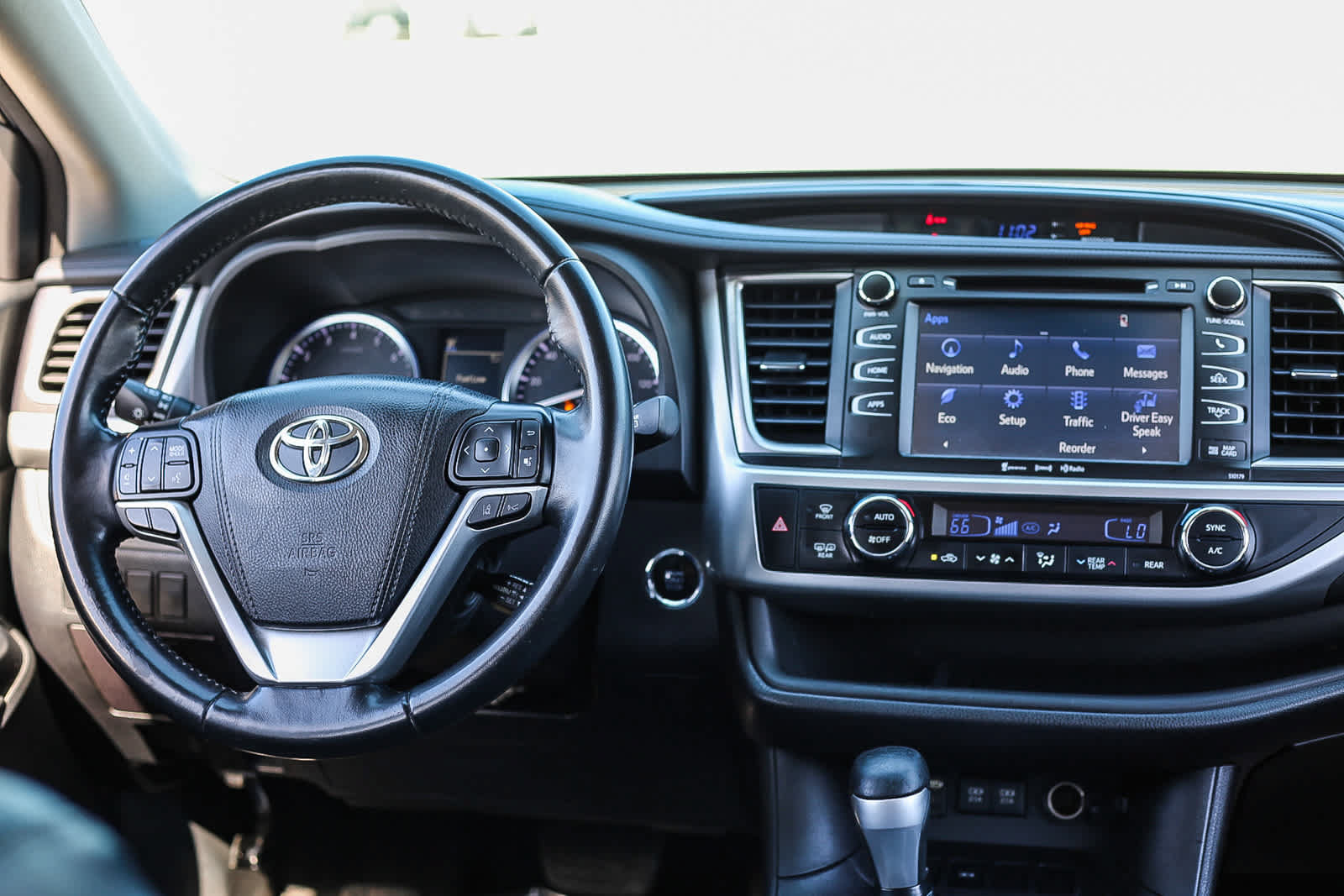 Used 2018 Toyota Highlander SE w/ Carpet Mat Package (TMS) FWD image 12
