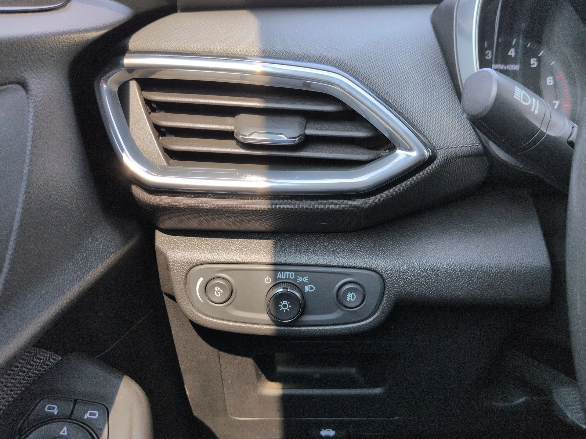 Certified 2021 Chevrolet TrailBlazer LT w/ Driver Confidence Package FWD image 18