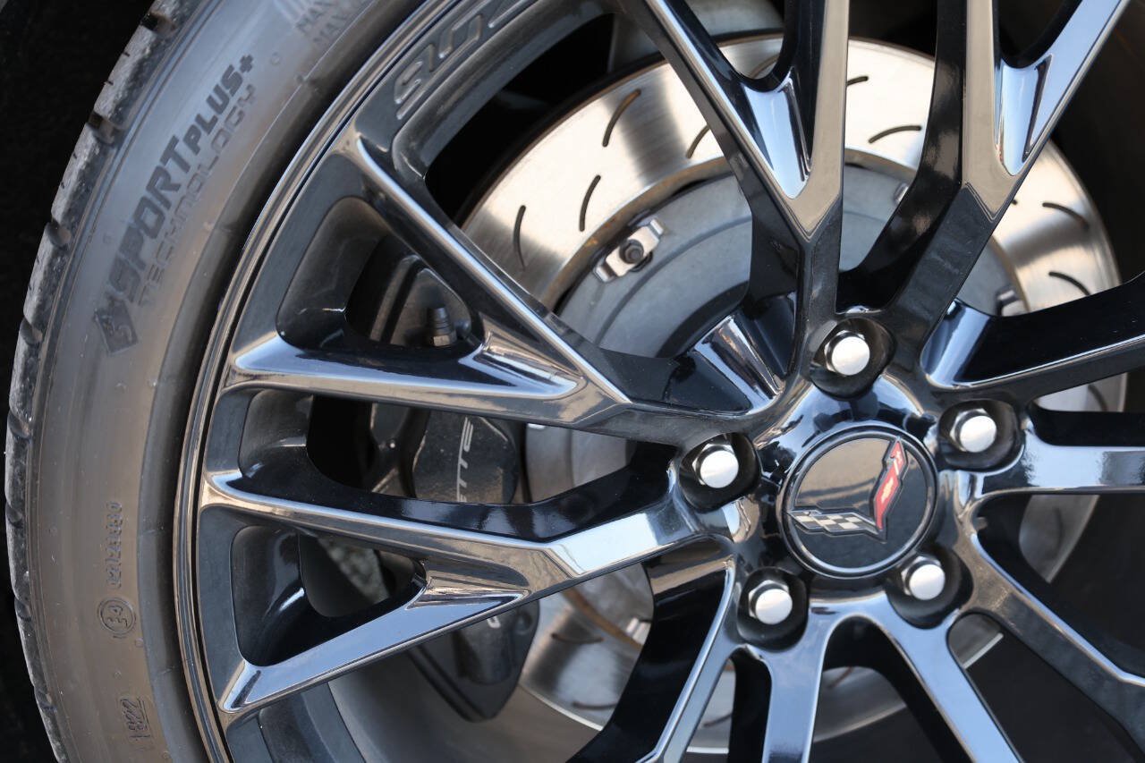 Used 2016 Chevrolet Corvette Z06 w/ 3LZ Preferred Equipment Group RWD image 25