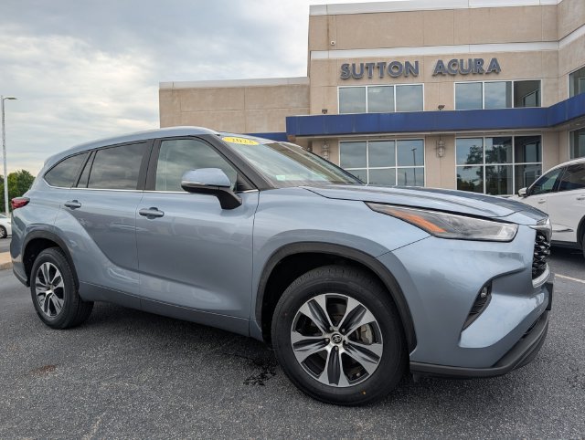 Used 2023 Toyota Highlander XLE FWD image 34