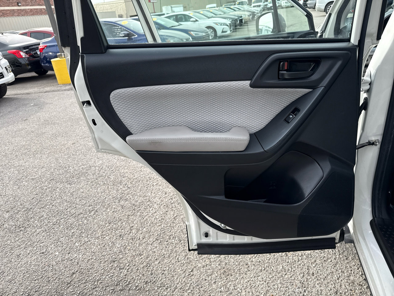 Used 2018 Subaru Forester 2.5i w/ Alloy Wheel Package image 14