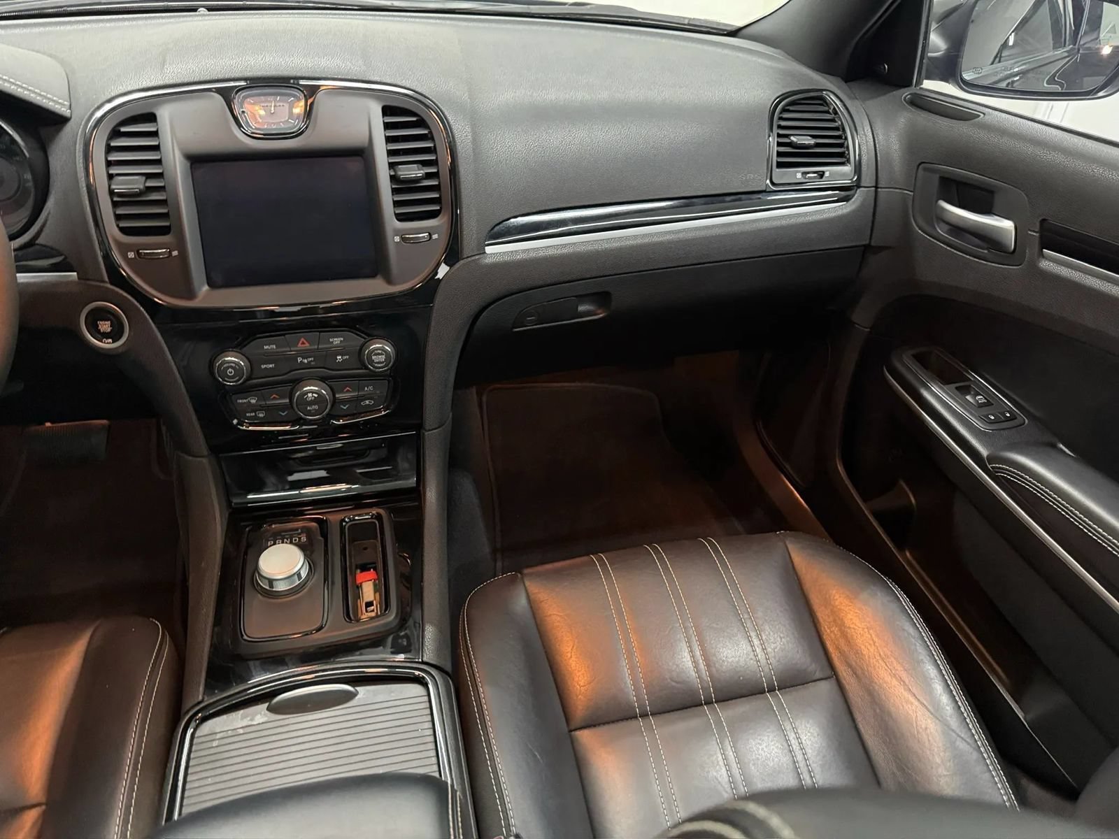 Used 2022 Chrysler 300 S RWD image 9