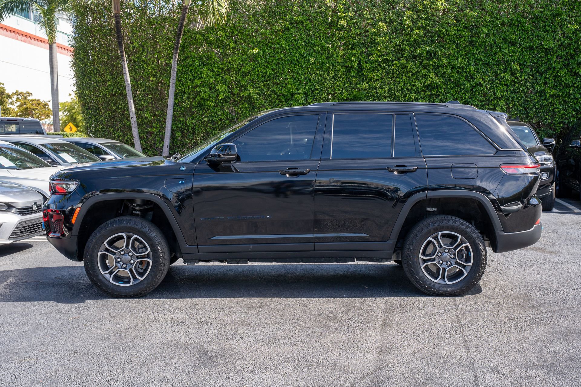 Used 2023 Jeep Grand Cherokee Trailhawk w/ Luxury Tech Group III image 8