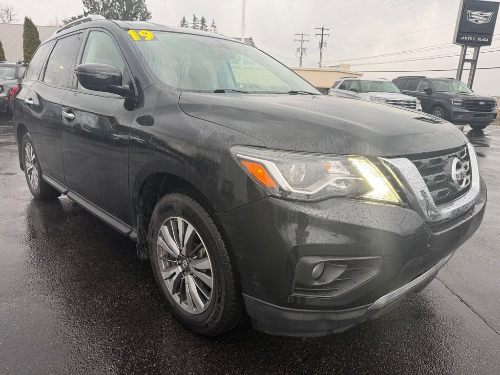 Used 2019 Nissan Pathfinder SV image 8