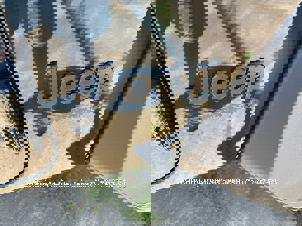 Used 2025 Jeep Wrangler Sport image 25