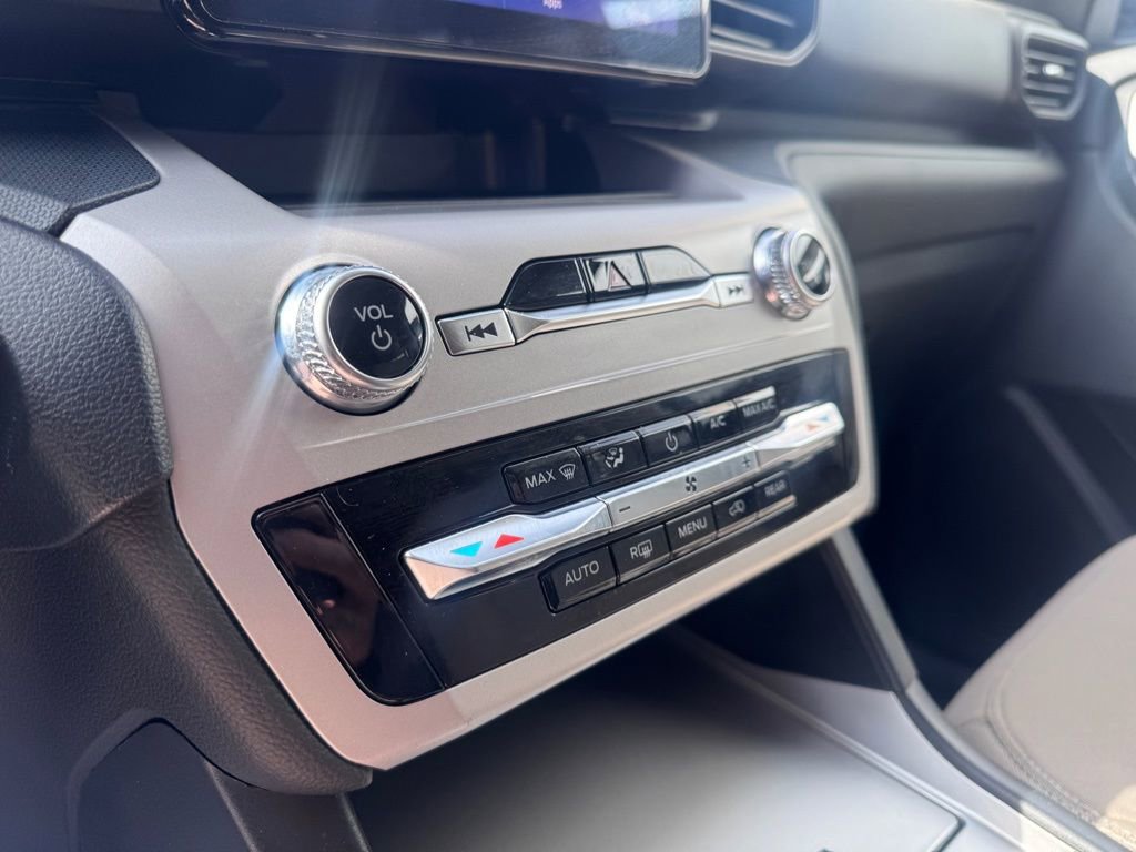 Used 2023 Ford Explorer 4WD image 19