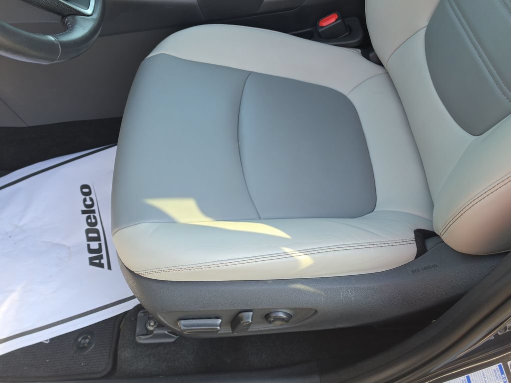 Used 2019 Toyota RAV4 Limited w/ Carpet Mat Package AWD/4WD image 16