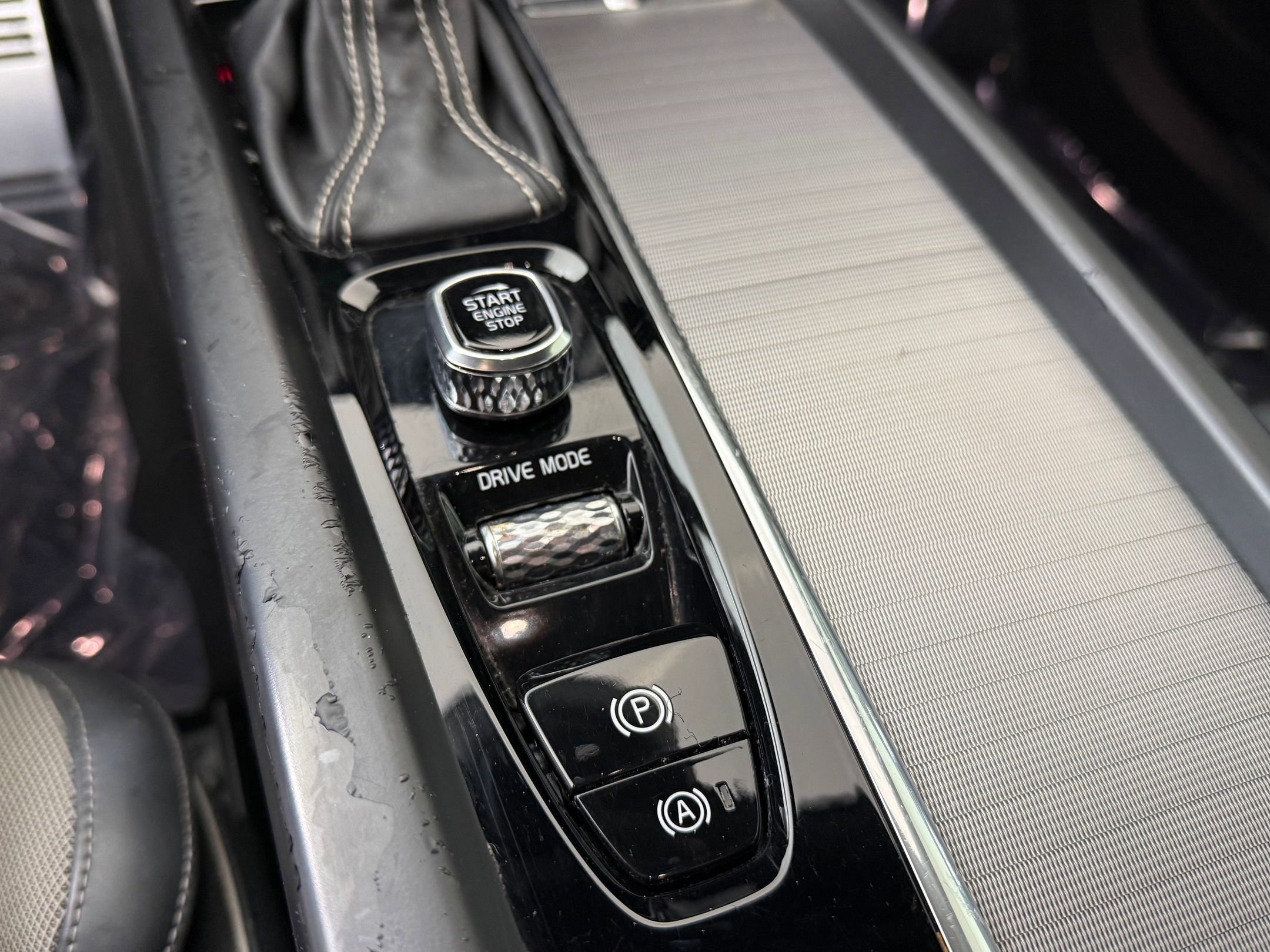 Used 2020 Volvo XC60 T5 R-Design image 22