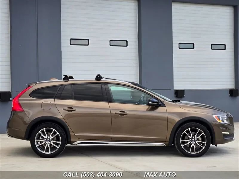 Used 2016 Volvo V60 T5 Cross Country w/ Convenience Package image 9
