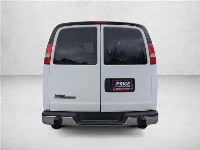 Used 2018 Chevrolet Express 2500 w/ Driver Convenience Package image 6