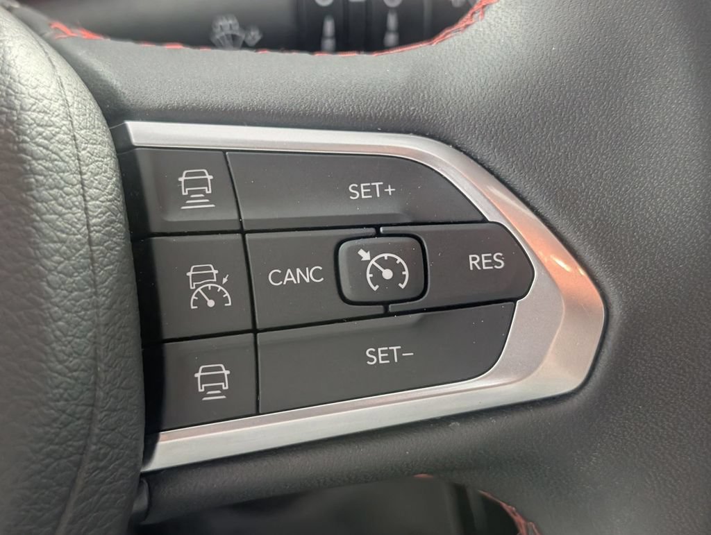 Used 2025 Jeep Compass Trailhawk w/ Trailer Tow Group AWD/4WD image 15