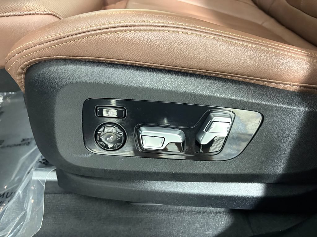 Used 2021 BMW X5 M50i AWD/4WD image 14