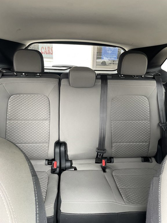 Used 2022 Ford Escape SE image 17