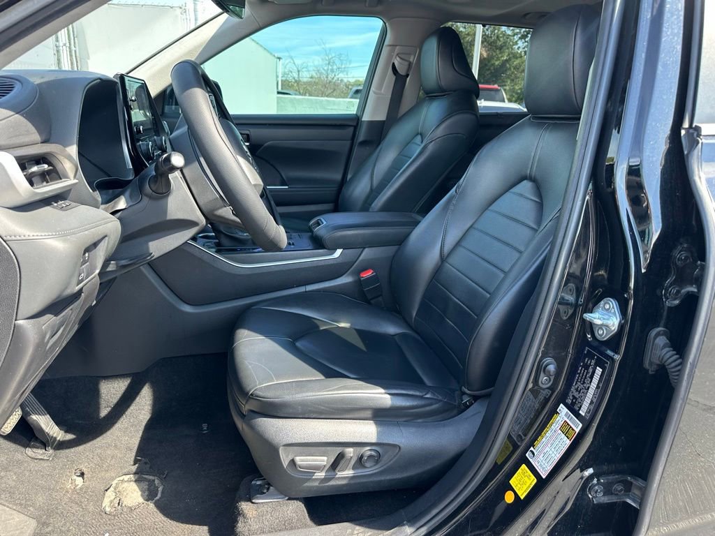 Used 2023 Toyota Highlander XLE image 10