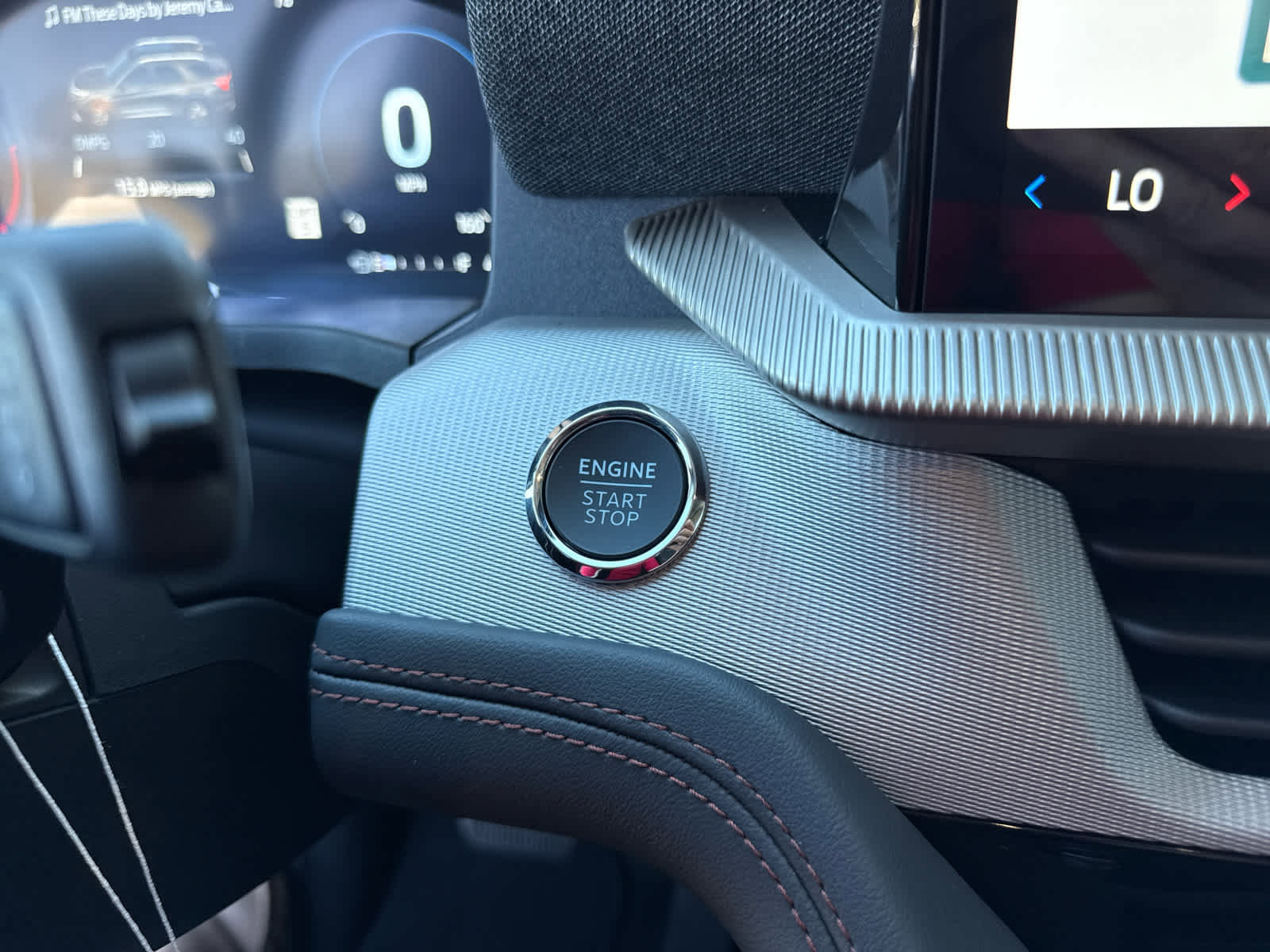 New 2025 Ford Explorer Active w/ Active Comfort Package image 13