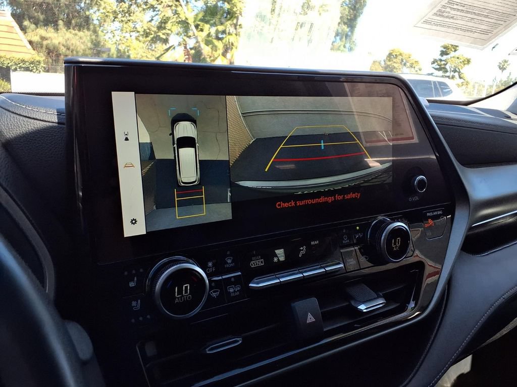 Certified 2024 Toyota Highlander Limited AWD/4WD image 9