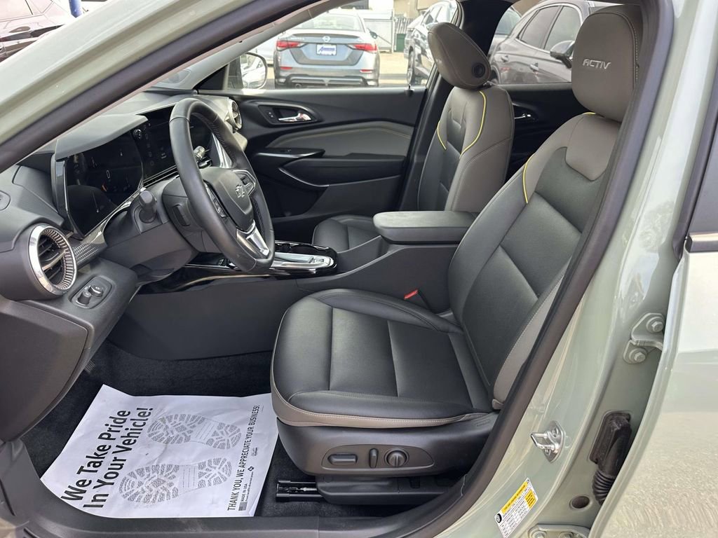 Used 2024 Chevrolet Trax ACTIV w/ Sunroof Package image 16