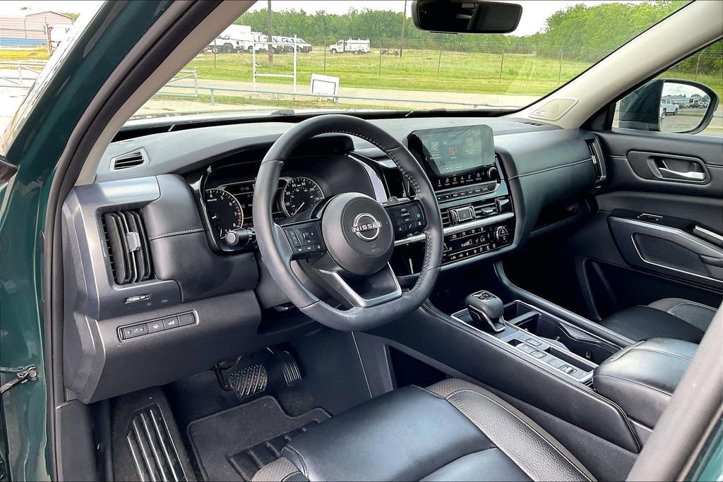 Used 2024 Nissan Pathfinder SL w/ SL Premium Package image 14