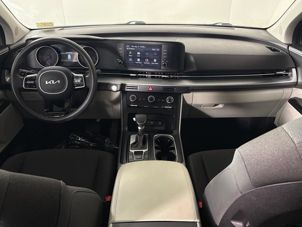 Used 2022 Kia Carnival LX FWD image 32