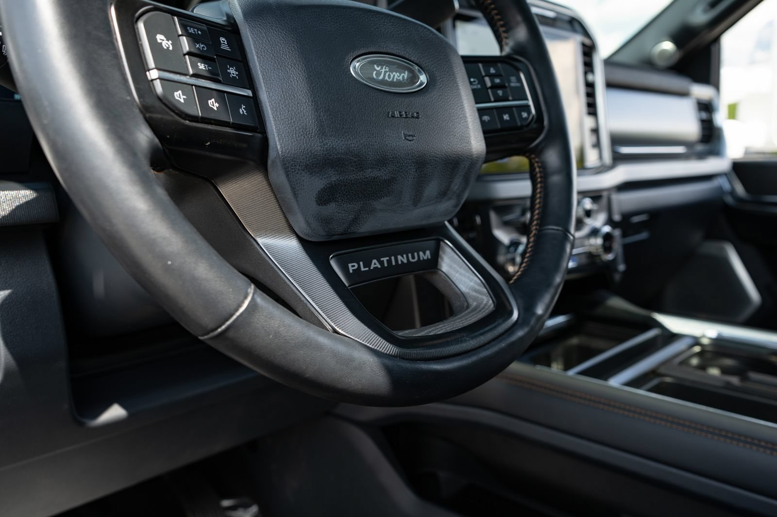 Used 2024 Ford F450 Platinum w/ FX4 Off-Road Package AWD/4WD image 30