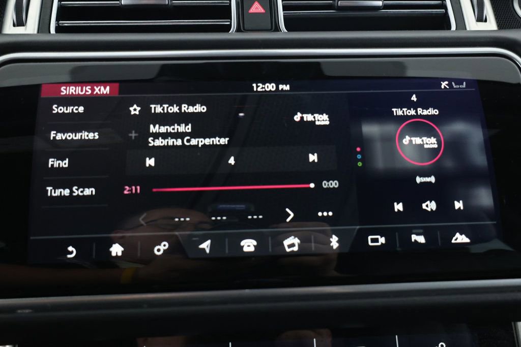 Used 2022 Land Rover Range Rover Westminster Edition image 16