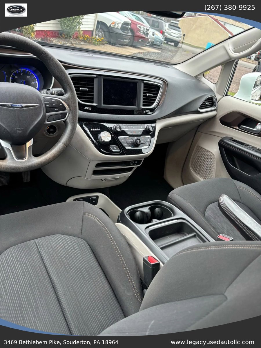 Used 2018 Chrysler Pacifica Touring Plus w/ Tire & Wheel Group image 38