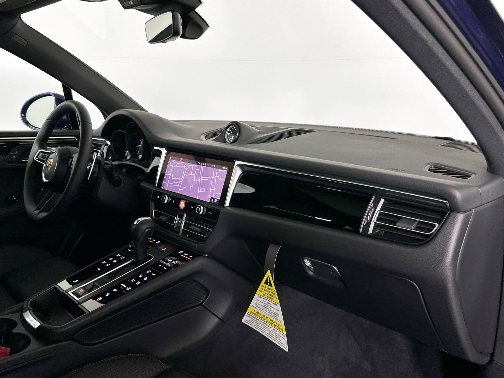 Certified 2025 Porsche Macan image 29